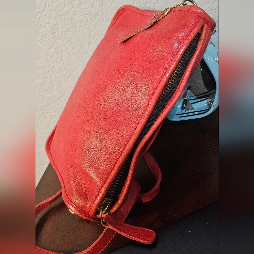 Vintage Coach Red Gloved Leather Companion Bag - Picture 7 of 13